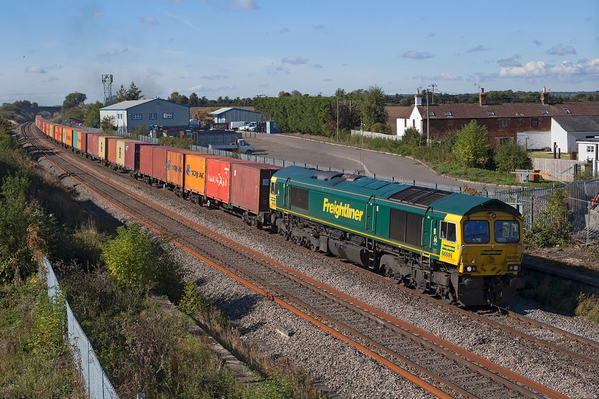 66595, 10.58 Bristol FLT-Tilbury (4L32), site of Shrivenham station 
 Freightliner's 66595 passes the site of Shrivenham station with the daily 10.58 Bristol FLT to Tilbury Docks 4L32. Notice the platforms of the former station still showing through the undergrowth despite it being closed in December 1964, some seven months after I was born! 
 Keywords: 66595 10.58 Bristol FLT-Tilbury 4L32 site of Shrivenham station