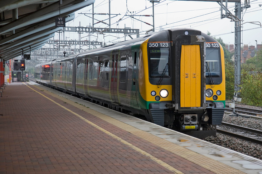 350123, LM 08.46 London Euston-Crewe (1U27), Rugby station 
 My second leg of the journey from Northampton to Narborough arrives at Rugby station. We (my Raleigh Royal and I) took the 08.46 Euston to Crewe 1U27 service as far as Nuneaton. 
 Keywords: 350123 08.46 London Euston-Crewe 1U27 Rugby station LOndon Midland Desiro