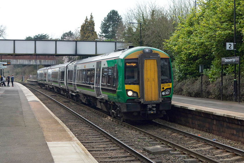 172335, LM 13.17 Worcester Shrub Hill-Dorridge (2C42, RT), Droitwich station 
 The new order at Droitwich Spa station. 172335 arrives working the 13.17 Worcester Shrub Hill to Dorridge. These particular sub-class were built with cab end connecting doors. This has completely changed their 'look', with them being similar to the Electrostars. 
 Keywords: 172335 2C42 Droitwich station