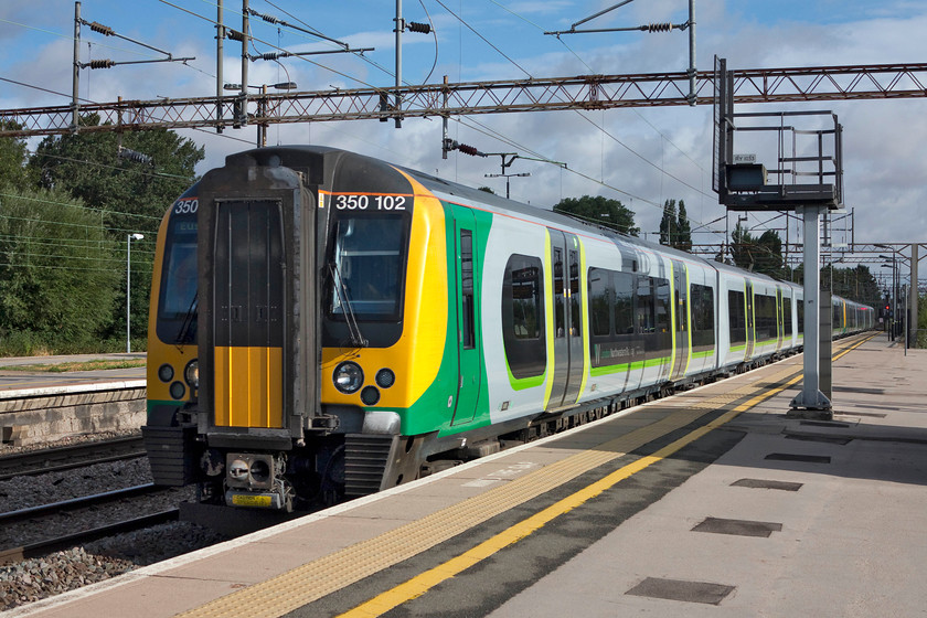 350102, LN 07.14 Birmingham New Street-London Euston (1Y10, 2E), Northampton station 
 350102 leads another Desiro into Northampton station working the 07.14 Birmingham New Street to Euston. I took this 1Y10 working the short distance to Wolverton with my Brompton neatly folded up in vestibule! 
 Keywords: 350102 1Y10 Northampton station