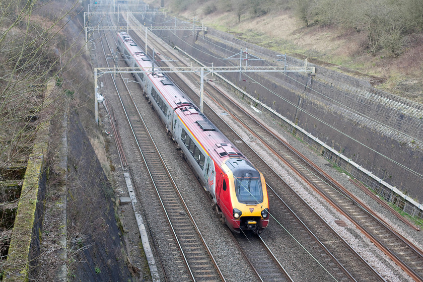 Class 221, VT 13.30 Birmingham New Street-London Euston (1B23), Roade Cutting 
 Travelling under the fully electrified 25kV wires for the whole route, a diesel-powered Class 221 passes through Roade Cutting powering the 12.30 from Birmingham New Street to London Euston. 
 Keywords: Class 221 13.30 Birmingham New Street-London Euston 1B23 Roade Cutting