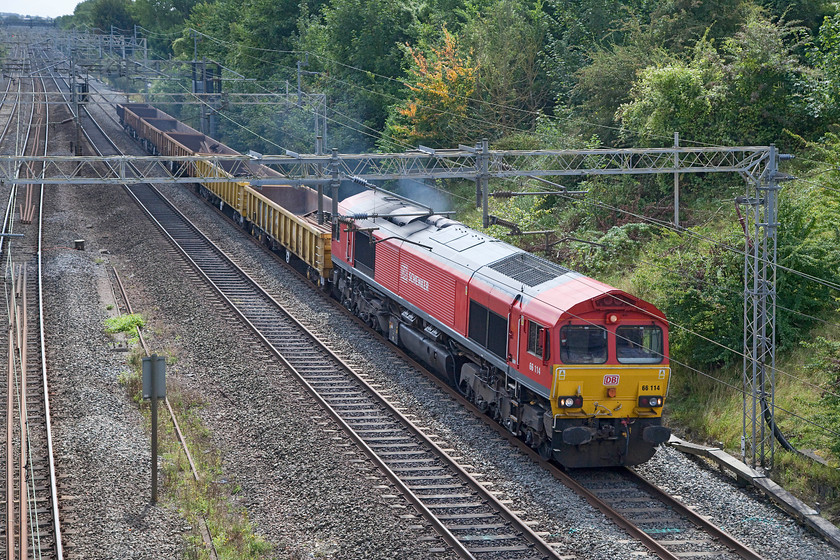 66114, 10.30 Wembley-Bescot engineers working, Victoria Bridge 
 A class 66 on an engineering train is not unusual but examination reveals that it's on the down fast that is not so common! 661124 will have to get a move on as it takes the down fast past Victoria Bridge with the 10.30 Wembley to Bescot. Indeed, a number of WCML down services were stacked up behind it as it made its way round the Weedon loop to Rugby. 
 Keywords: 66114 10.30 Wembley-Bescot engineers' Victoria Bridge