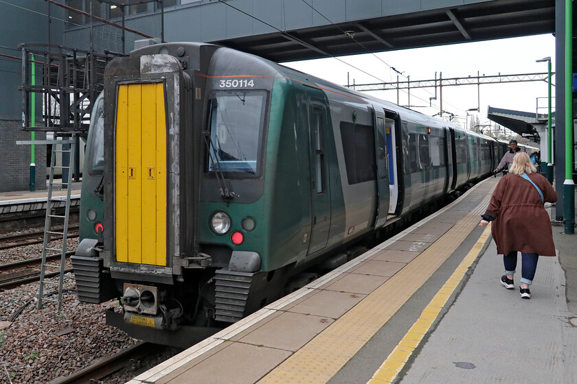 350114, LN 08.36 Birmingham New Street-London Euston (1Y24, RT), Northampton station 
 Our train to Watford Junction waits at Northampton ready to take us south for our Harry Potter experience at Warner Bros. studios. We travelled aboard the rear unit as it was a member of the 350/4 subset with generally better ambience when compared to the much older 350114 leading the 08.36 Birmingham New Street to Euston service. 
 Keywords: 350114 08.36 Birmingham New Street-London Euston 1Y24 Northampton station London Northwestern Desiro