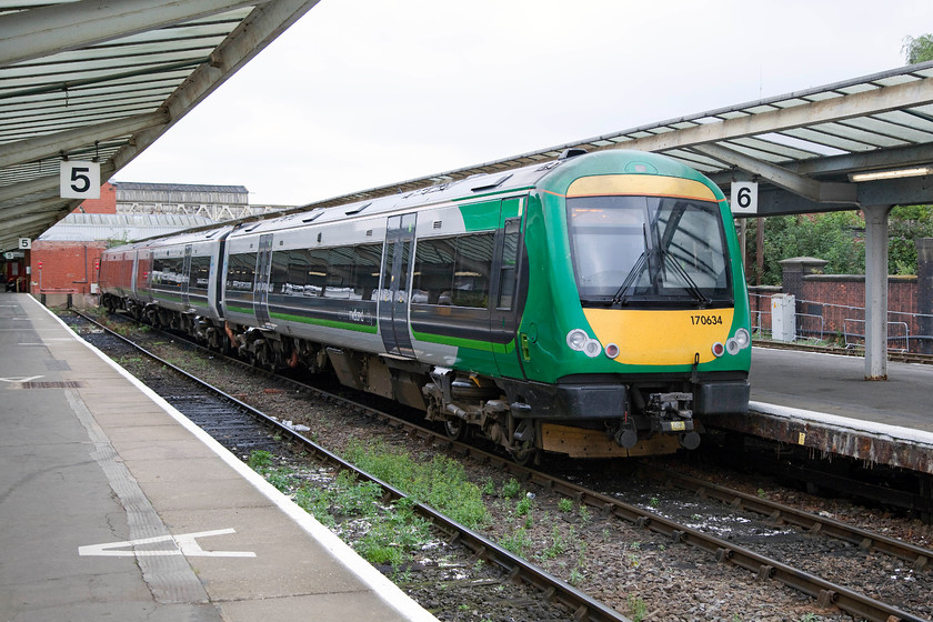 170634, LM 11.47 Shrewsbury-Birmingham New Street (1G29), Shrewsbury station 
 London Midland's 170634 is stabled in Shrewsbury's bay platform six. Presently, it will work the 11.47 to Birmingham New Street. 
 Keywords: 170634 11.47 Shrewsbury-Birmingham New Street 1G29 Shrewsbury station