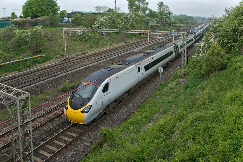 390047, VT 07.48 Liverpool LIme Street-London Euston (1R27, 9L), Victoria bridge 
 With the Weedon route closed for various works to take place all traffic has to be diverted via Northampton. 390047 working the 07.48 Liverpool Lime Street to Euston passes another Pendolino at Victoria bridge. The sun was coming and going by now as some mist and low cloud had rolled in from what seemed like nowhere! 
 Keywords: 390047 07.48 Liverpool LIme Street-London Euston 1R27 Victoria bridge Pendolino Avanti West Coast