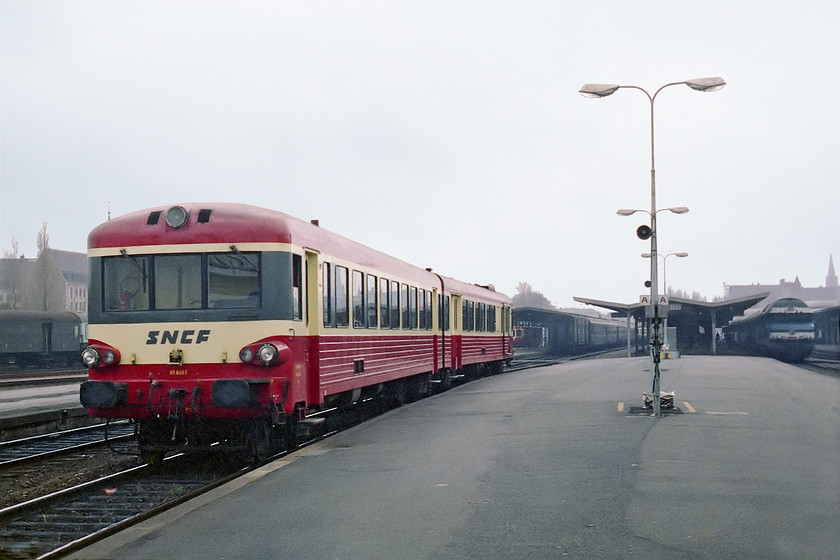 XR8803, unidentified working, Nantes station 
 A two-car XR4500 unit leaves Nantes station working a local service. The car leading this service is XR8803 with a trailer XR83XX at the rear. All these units are now withdrawn from service but a few live on working out their years on Romanian railways. 
 Keywords: XR8803 Nantes station