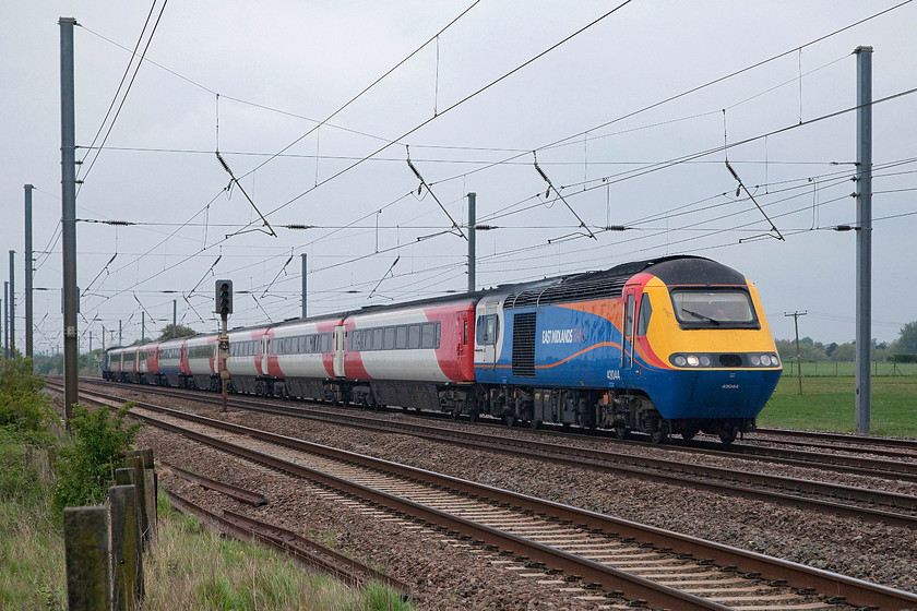 43044, GR 17.10 London Kings Cross-Hull (1H10, 3L), Langford TL191396 
 On hire from East Midlands Trains making a change from the usual fare on the ECML, 43044 passes Langford working the 1H10 17.10 King's Cross to Hull. If I was making the journey to Hull, I would sooner travel in the luxury of a Mk.III rather than one of Hull Trains' class 180s. 43044 was a Western Region power car that was part of set 253022. 
 Keywords: 43044 1H10 Langford TL191396