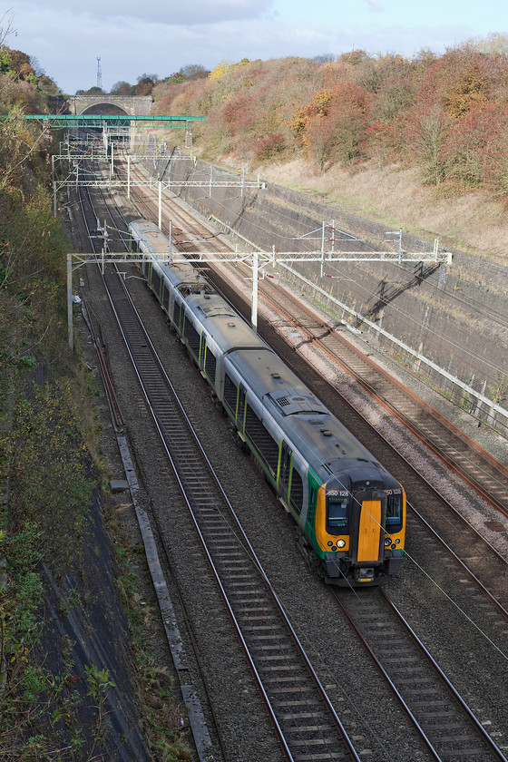 350128, LM 10.02 Crewe-London Euston (1U26), Roade cutting 
 350128 heads south through Roade cutting on the up fast with the 10.02 Crewe to London Euston. After a poor start to the morning, the cloud has begun to clear and it's turned into a smashing afternoon. 
 Keywords: 350128 10.02 Crewe-London Euston (1U26), Roade cutting