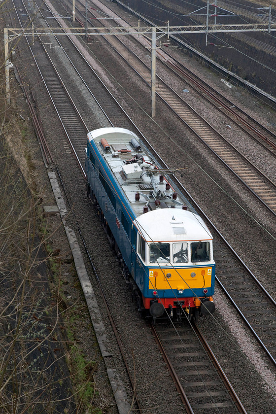 86259, 12.40 Acton CS-Rugby CS LE (0Z88) on the down fast line, Roade Cutting 
 Following railtour duties the previous day, 86259 'Les Ross/Peter Pan' (depending on which side you look at!) runs light engine through Roade Cutting as the 12.40 Acton Carriage Sidings to Rugby Carriage Sidings. The more observant will notice that it's on the down fast Weedon line due to engineering works on the Northampton loop. 
 Keywords: 86259 12.40 Acton CS-Rugby CS LE 0Z88 on the down fast line Roade Cutting