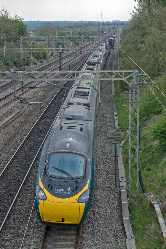 390112, VT 10.59 London Euston-Birmingham New Street (9G16, 12L), Victoria bridge 
 A study of a Pendolino at full chat! 390112 works at line speed past Victoria bridge just south of Roade in Northamptonshire working the 10.59 Euston to Birmingham New Street service. 
 Keywords: 390112 10.59 London Euston-Birmingham New Street 9G16 Victoria bridge Avanti West Coast Pendolino