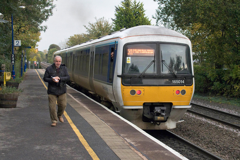 Andy & 165014, CH 14.40 Stratford-on-Avon-London Marylebone (1H55, 11L), Warwick station 
 Andy walks along Warwick station's platform two (the up platform) as the 14.40 Stratford-on-Avon to Marylebone departs the station. The guard of the Chiltern service is also seen grinning whilst leaning from the trailing cab window no doubt wondering why two old fellas are on the platform taking notes and photographs! 
 Keywords: 165014 14.40 Stratford-on-Avon-London Marylebone 1H55 Warwick station