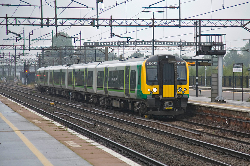 350372, LM 06.49 Crewe-London Euston (2Y00), Northampton station 
 In the general dullness of a grey September morning, 350372 drifts into Northampton station forming the 06.49 Crewe to Euston London Midland service. 
 Keywords: 350372 06.49 Crewe-London Euston 2Y00 Northampton station