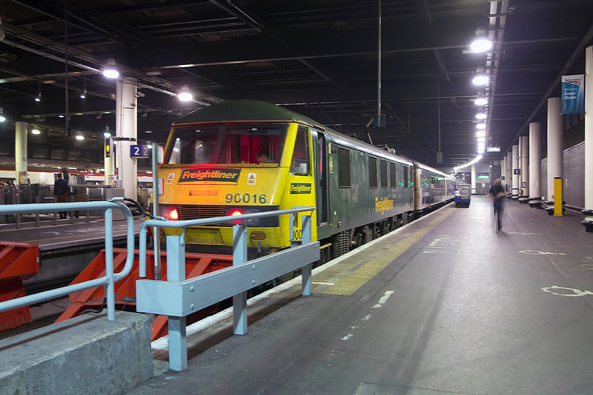 90016, CS 19.17 Wembley-London Euston sleeper ECS (5S95), London Euston station 
 90106 has just arrived into Euston's platform one with the ECS for the Caledonian Sleeper. This short working is the 19.17 Wembley to Euston that runs as 5S95. 
 Keywords: 90016 19.17 Wembley-London Euston sleeper ECS 5S95 London Euston station