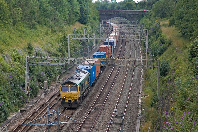 66533, 12.13 Felixstowe North-Basford Hall (4M67, 24L), Roade cutting 
 66533 is dual named as 'Hanjin Express' and 'Senator Express' depending on what side it is seen from in the same way that veteran AC electric 86259 is as either 'Les Ross or 'Peter Pan'. The Class 66 is seen passing through Roade cutting leading the 12.13 Felixstowe to Basford Hall Freightliner service. 
 Keywords: 66533 12.13 Felixstowe North-Basford Hall 4M67 Roade cutting Hanjin Express Senator Express