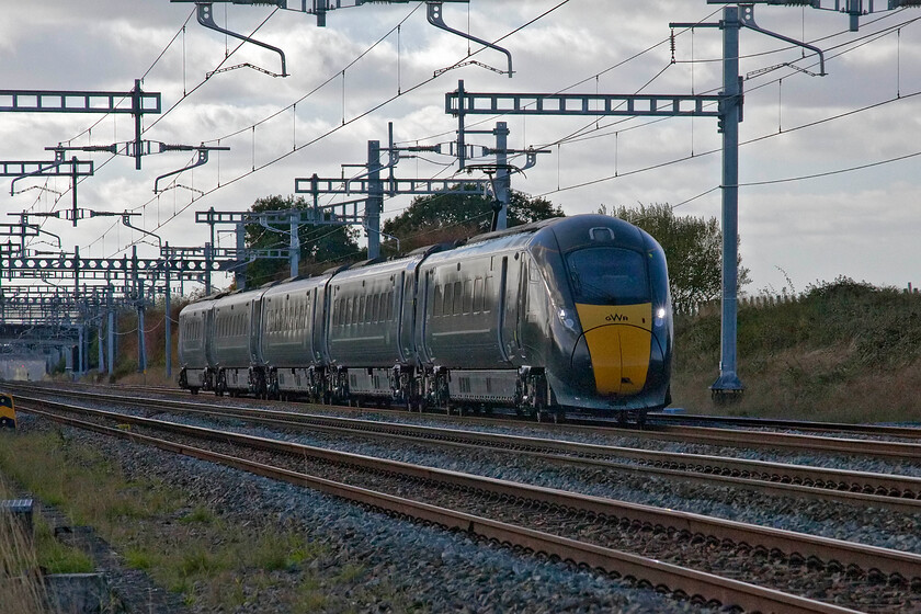 800030, GW 13.59 Cheltenham Spa-London Paddington (1L78, 4L), Grove foot crossing SU393911 
 What a difference a bit of sunshine makes! With the sun having dived behind some afternoon cloud 800030 'Lincoln Callaghan and Henry Cleary' speeds towards the capital working the 13.59 Cheltenham to Paddington service. The photograph is taken from a foot/bridleway crossing near to Grove a few miles west of distance from Didcot. 
 Keywords: Lincoln Callaghan and Henry Cleary 800030 13.59 Cheltenham Spa-London Paddington 1L78 Grove foot crossing SU393911