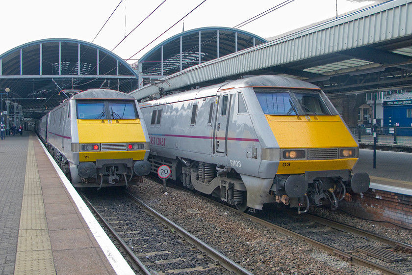 91121, VTEC 16.25 Newcastle-London King`s Cross (1Y44) & 91103, VTEC 13.00 London King`s Cross-Edinburgh Waverley (1S18), Newcastle station 
 A meeting of grey trains at Newcastle Central! Both 91121 (left) and 91103 (right) still wear their NXEC livery with simple East Coast branding despite both operations being obsolete. I am sure that it will not be long before the two locomotives will wear their smart and new Virgin East Coast liveries. The train to the left will soon leave with the 16.25 to King's Cross whilst to the right the 13.00 from King's Cross to Edinburgh is getting underway to continue its northwards journey. 
 Keywords: 91121 16.25 Newcastle-London King`s Cross 1Y44 91103 13.00 London King`s Cross-Edinburgh Waverley 1S18 Newcastle station