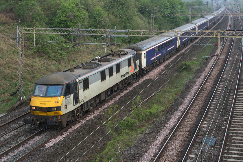 90044, CS 19.50 Fort William, 21.43 Aberdeen, 20.45 Inverness-London Euston (1M16, RT), Victoria bridge 
 In their final week or so of operation the Mk. III sleeper stock is still utilised on the 1M16 Highland Sleeper with 90044 hauling the train. It is seen passing Victoria Bridge near Roade about forty-five minutes from London. The new Mk. V stock has been introduced and I was not sure until the train appeared if it was going to be the new or old stock. 
 Keywords: 90044 19.50 Fort William 21.43 Aberdeen 20.45 Inverness-London Euston 1M16 Victoria bridge