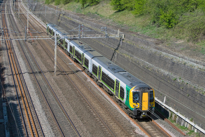 350116, LM 13.14 BIrmingham New Street-London Euston (1Y46), Roade cutting 
 In glorious spring sunshine, London Midland's 350116 passes southwards through Roade cutting with the 13.24 Birmingham New Street to Euston. 
 Keywords: 350116, LM 13.14 Birmingham New Street-London Euston (1Y46), Roade cutting