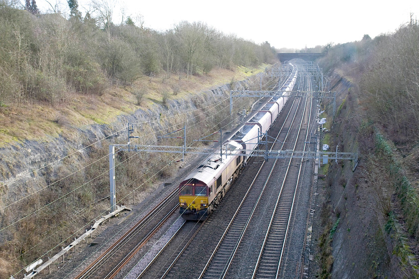 66086, 11.04 Acton TC-Peak Forest (6M34), Roade cutting 
 66086 brings the 11.04 Acton to Peak Forest through Roade cutting. This working usually goes via the Midland Main line but was diverted on this occasion. Photography of north bound trains in Roade cutting is tricky at any time of year and virtually any time of day so every image needs to be thought about carefully and undergo some Photoshop manipulation. 
 Keywords: 66086 11.04 Acton TC-Peak Forest 6M34 Roade cutting