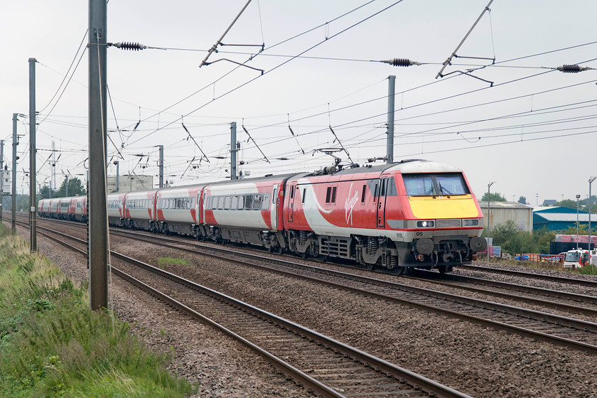 91105, GR 10.08 London Kings Cross-Newark Northgate (1B92, 1L), Sandy TL176510 
 91105 forming the 10.08 London King's Cross to Newark Northgate passes New Zealand bridge just next to the Middlefield Industrial Estate at Sandy in Bedfordshire. 
 Keywords: 91105 1B92 Sandy TL176510