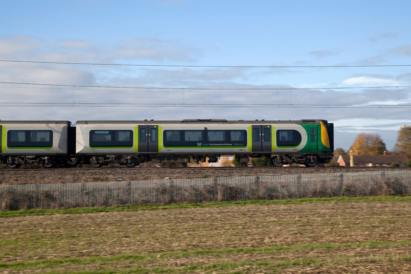 350231, LN 08.49 London Euston-Birmingham New Street (1W05, 6L), Milton Malsor SP740557 
 A pan shot of 350231 as it passes Milton Malsor south of Northampton with the 08.49 Euston to Birmingham New Street. Just in front of the train is a yellow milepost that shows 62 miles from London (if it could actually be read!) 
 Keywords: 350231 08.49 London Euston-Birmingham New Street 1W05 Milton Malsor SP740557