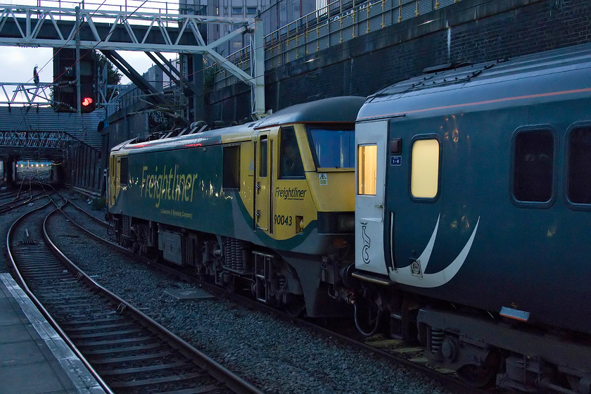 90043, CS 20.41 London Euston-Inverness, Fort William & Aberdeen (1S25, 7E), London Euston station 
 90043 stands at the head of the Highland sleeper service at Euston's platform one. Like the Lowland sleeper on this particular evening, it left very late keeping customers waiting on the platform end, sitting on their luggage for far too long; a poor start to their sleeper experience. Off course, with the huge amounts of slack built into their timings, both services arrived on-time the next morning. 
 Keywords: 90043 20.41 London Euston-Inverness Fort William Aberdeen 1S25 London Euston station