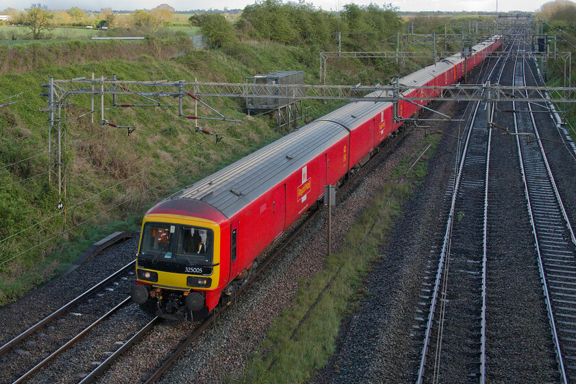 325005, 16.16 Willesden PRDC-Warrington Royal Mail (1M96, RT), Victoria bridge 
 Less than a week ago I photographed the same train at the same location with the same unit leading. However, this time the weather is better with some evening sunshine lifting the lighting here at Victoria bridge in south Northamptonshire. 325005 leads the 16.16 Willesden PRDC (Park Royal Delivery Centre) to Warrington Royal Mail service. 
 Keywords: 325005 16.16 Willesden PRDC-Warrington Royal Mail 1M96 Victoria bridge Royal Mail