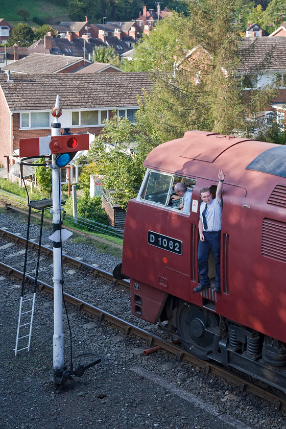 D1062, 15.23 Kidderminster-Bridgnorth Bewdley station 
 The crew receives the RA from the guard in order to get the 15.23 Kidderminster to Bridgnorth away from Bewdley. Soon, the driver will notch up the controller in the cab of D1062 'Western Courier' and get the train away. Notice the superb centre pivot wooden lower quadrant signal, the same as is still in network use a short distance away at Droitwich station. 
 Keywords: D1062 15.23 Kidderminster-Bridgnorth, Bewdley station