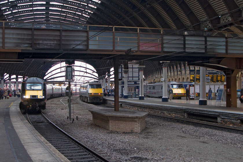 43467, GC 07.51 London King's Cross-Sunderland (1N90), 91118, GR 07.30 Edinburgh Waverley-London King's Cross (1E05) & 91115, GR 10.01 York-London King's Cross (1Y82), York station 
 Busy scenes such as this are commonplace at York station. To the left is Grand Central's 07.51 King's Cross to Sunderland service with power car 43467 leading. In the centre, East Coast's 91118 is seen at the rear of the 07.30 Edinburgh to King's Cross service. Finally, to the right is 91115 'Blaydon Races' that will propel the 10.01 'fast' service to King's Cross in about ten minutes' time. 
 Keywords: 43467 07.51 London King's Cross-Sunderland 1N90 91118 07.30 Edinburgh Waverley-London King's Cross 1E05 91115 10.01 York-London King's Cross 1Y82 York station Blaydon Races