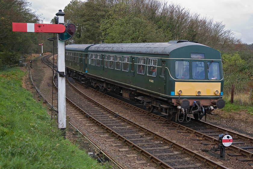 M56352 & M51192, 10.30 Holt-Sheringham, Weybourne 
 The 10.30 Holt to Sheringham DMU service approaches Weybourne worked by a Class 101 First Generation DMU set made up of M56352 (Leading) and M51192 (trailing). 
 Keywords: M56352 M51192 10.30 Holt-Sheringham Weybourne Class 101 dmu