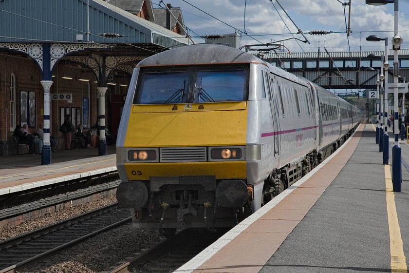 91103, GR 12.30 London King's Cross-Edinburgh Waverley (1S17), Grantham station 
 At line speed the East Coast 12.30 King's Cross to Edinburgh express passes through Grantham station worked by 91103. Grantham station is always a busy one with plenty of fast services such as this as well as locals and plenty of freight to keep the enthusiast happy. 
 Keywords: 91103 12.30 London King's Cross-Edinburgh Waverley 1S17 Grantham station IC225