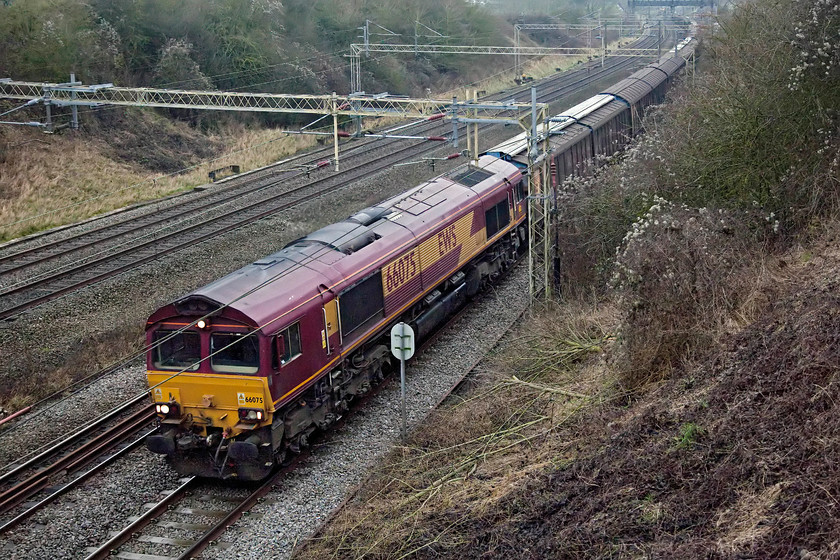 66075, 14.05 DIRFT-Dollands Moor (6O67), Victoria bridge 
 And, so we reach the last picture of 2016, and it's an old favourite. 66075 leads the 14.05 Daventry Railfreight Terminal to Dollands Moor empty cargo wagon train. This will then travel through the Channel Tunnel back to Europe to be loaded with more plastic bottles of spring water to be brought back to the UK. This is as if we don't have enough water of our own out of the taps!

A HAPPY NEW YEAR TO ALL MY READERS. HERE'S TO SOME GREAT TRIPS OUT IN IN 2017! 
 Keywords: 6607514.05 DIRFT-Dollands Moor 6O67 Victoria bridge