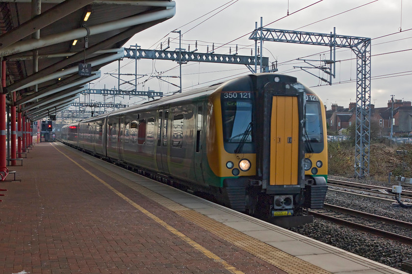 350121, LM 08.46 London Euston-Crewe (1U27), Rugby station 
 The next leg of our journey to Yorkshire involved a quick dash up the Trent Valley line from Rugby to Tamworth. 350121 arrives at Rugby with the 08.46 Euston to Crewe. 
 Keywords: 350121 08.46 London Euston-Crewe 1U27 Rugby station