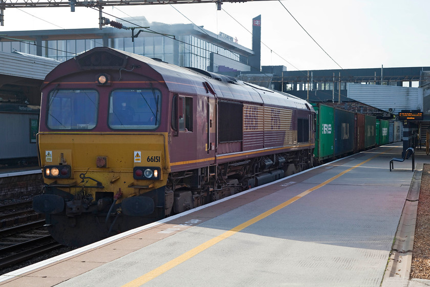 66151, 04.18 Felixstowe-Burton-ot-Wetmore (4M07), Northampton station 
 66151 powers through Northampton station with the 04.18 4M07 Felixstowe to Burton-ot-Wetmore Freightliner. I know that ti is taken into the sun but this is a working that I have few pictures of. 
 Keywords: 66151 04.18 Felixstowe-Burton-ot-Wetmore 4M07 Northampton station