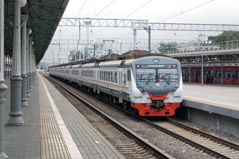 ED4M-480, 18.08 Moscow-Belorussky-Golitsyno (6517), Moscow Belorussky station 
 An eleven car ED4M electric multiple unit waits at Moscow's Belorussky station. ED4M-480 will depart with the 18.00 to Golitsyno carrying Moscovite commuters home. Golitsyno is a town of some 18000 people twenty-five miles west of Moscow. 
 Keywords: ED4M-480 18.08 Moscow-Belorussky-Golitsyno 6517 Moscow Belorussky station