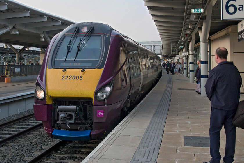 222006, EM 16.37 Sheffield-London St. Pancras (1C74, 1L), Derby station 
 The penultimate train of our East Midlands odyssey arrives at Derby station in the form of the 16.37 Sheffield to St. Pancras service. Andy and travelled aboard 222006 to Leicester largely repeating our outbound journey from the morning from Trent Junction at least. 
 Keywords: 222006 16.37 Sheffield-London St. Pancras 1C74 Derby station EMR Meridian