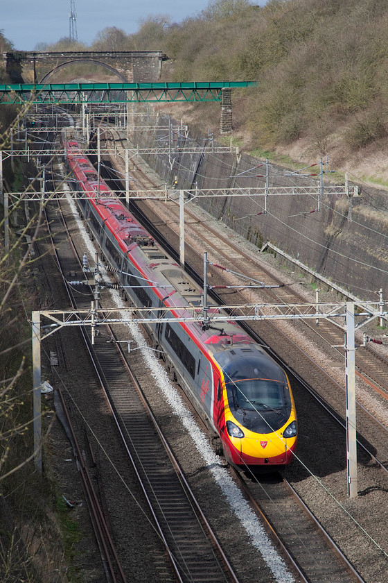 390156, VT 11.47 Liverpool Lime Street-London Euston (1A22, 4E), Roade Cutting 
 Under lovely spring blue skies 390126 'Virgin Enterprise' passes through Roade Cutting forming the 11.47 Liverpool Lime Street to London Euston. It's days like this in march that make me feel happy that the dull and cold winter months maybe drawing to a close. 
 Keywords: 390156 1A22 Roade Cutting