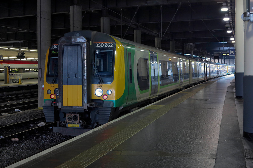 350262, LN 16.13 London Euston-Birmingham New Street (1Y57, 4L), London Euston station 
 350262 waits in the gloom that is Euston station leading two of its classmates waiting with the 1Y13 16.13 to Birmingham New Street. My wife and I travelled home to Northampton on this train. 
 Keywords: 350262 1Y57 London Euston station