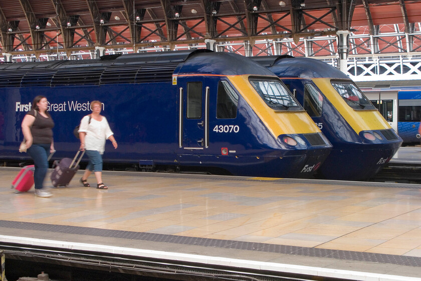 43070, GW unidentified working & 43185, GW 13.05 London Paddington-Penzance, London Paddington station 
 A familiar scene at the buffer stops of Paddington station. A pair of FGW HSTs rest in between services. 43070 is nearest the camera having arrived with an unidentified service whilst 43185 will soon depart from platform four at the rear of the 13.07 to Penzance. 
 Keywords: 43070 43185 13.05 London Paddington-Penzance London Paddington station FGW First Great Western HST