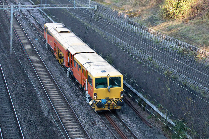 DR73936, unidentified working, Roade Cutting 
 Colas Rail's Plasser and Theurer 08-4X4/4S-RT, switch and crossing tamper DR73936 puts in an appearance as it passes Roade Cutting with an unidentified southbound working. I was tracking it on Open Train Times but it was not working recorded on RTT. 
 Keywords: DR73936 unidentified working Roade Cutting