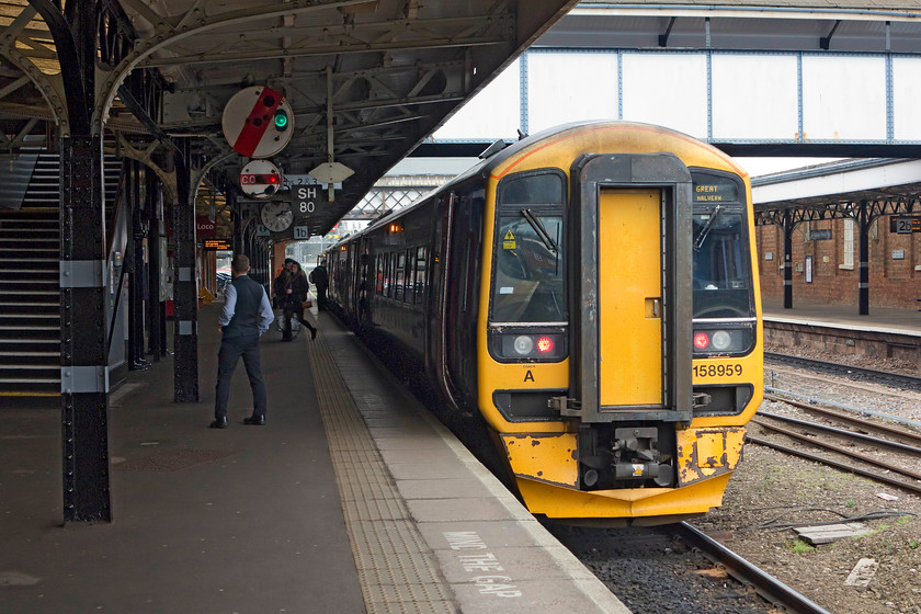 158959, GW 09.00 Brighton-Great Malvern(1V94, RT), Worcester Shrub Hill station 
 158959 has the road as indicated by the banjo signal SH80. This is the only operating banjo on the network and one of three that Worcester once had. They are used where sighting and room is limited. The smaller banjo below inscribed as CO is for calling on. I took this train, the 09.00 Brighton to Great Malvern, as far as Worcester Foregate Street. 
 Keywords: 158959 1V94 Worcester Shrub Hill station