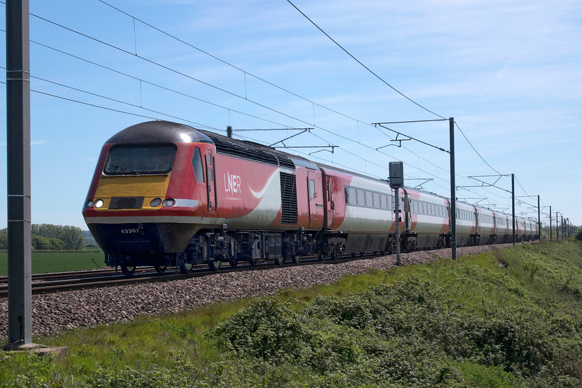 43307 & 43311, GR 12.00 London King`s Cross-Inverness (1S16, 4L), Frinkley Lane crossing SK906436 
 The 12.00 London King`s Cross to Inverness passes the quiet and remote Frinkley Lane crossing between Grantham and Newark. The HSTs will remain working these services to Scotland for some time yet until the staff training and testing of their replacements, the Azumas, is complete north from Newcastle. 
 Keywords: 43307 43311 12.00 London King`s Cross-Inverness 1S16 Frinkley Lane crossing SK906436