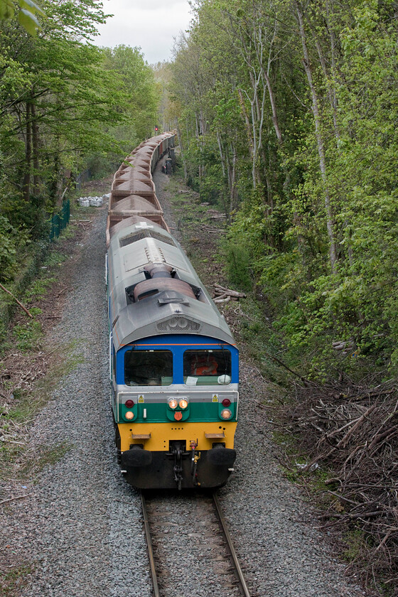 Class 59, 09.42 Whatley Quarry-Westbury Down TC (26L), Frome North Parade 
 An unidentified Class 59 leads the delayed 09.42 Whately Quarry to Westbury stone train. It is seen about to pass under Frome's North Parade bridge located very close to the town's centre; something that you would never know from this view! Unfortunately, the identification of this locomotive will remain unknown as TOPS did not appear to be fully working on this morning and Class 59s do not carry their numbers on the cab ends! 
 Keywords: Class 59 09.42 Whatley Quarry-Westbury Down TC Frome North Parade