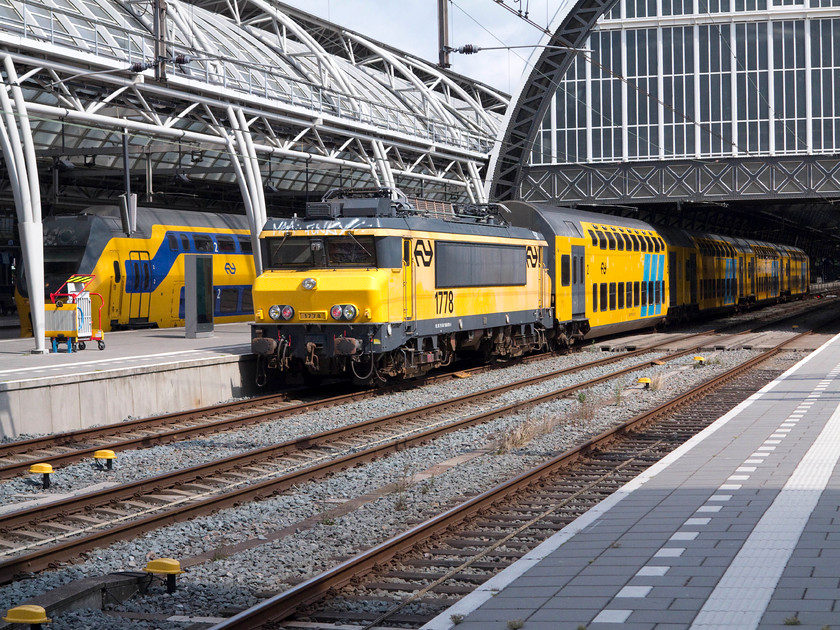 1778, 16.06 Amsterdam Central-Enkhuizen (IC 4550), Amsterdam Central station 
 1778 is ready on the rear of a short rake of double-decker stock to work the 16.06 to Enkhuizen. Enkhuizen is a picturesque town of about 18 000 people in the region of West-Frisia. It has a regular train service to and from Amsterdam with the line ending up as single track by the time it reaches the town. 
 Keywords: 1778 16.06 Amsterdam Central-Enkhuizen IC 4550 Amsterdam Central station