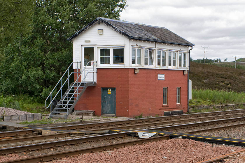 Dalwhinnie signal box (Highland, 1909) 
 Dalwhinnie signal box was opened by the Highland railway in 1909 and retains a twenty lever frame. In more recent years the box has been modified and extended. This full-width extension replaced a half-width porch and toilet facility and wooden steps. The box has the accolade of being the highest operational example in the country at one thousand two hundred and fourteen feet above sea level. 
 Keywords: Dalwhinnie signal box (Highland, 1909)