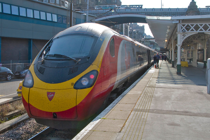 390015, VT 16.52 Edinburgh Waverley-London Euston (9M60), Edinburgh Waverley station 
 The first leg of our journey home to Milton Keynes from Edinburgh took us to Crewe. Andy and I travelled on 390015 ' Virgin Crusader' that was working the 16.52 to Euston that is seen at Edinburgh Waverley prior to departure. 
 Keywords: 390015 16.52 Edinburgh Waverley-London Euston 9M60 Edinburgh Waverley station Virgin Trains Pendolino