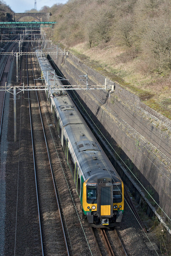 350237 & 350127, LN 12.12 Stafford-London Euston (1Y60, 14L), Roade cutting 
 350237 and 350127 climb through Roade cutting heading south working the 12.12 Stafford to Euston service. As it is now the first day of March the sun is sufficiently high in the sky to illuminate the depths of the cutting even though it's nearly 3 o'clock in the afternoon. 
 Keywords: 350237 350127 12.12 Stafford-London Euston 1Y60 Roade cutting London Northwestern Desiro