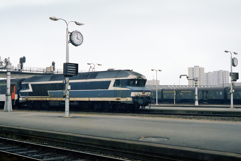 72070, unidentified working, Nantes station 
 It's 1600 and 72070 has just arrived with a train from the east, possibly Paris? The continental style of low platforms seem to accentuate the size and bulk of locomotives and these SNCF class C'C' diesels are no exception. These Alsthom (now Alstom) built locomotives were a familar sight throughout the French network. Varieties of the basic design are found on other networks too and many are still in use today. 
 Keywords: 72070 unidentified working Nantes station