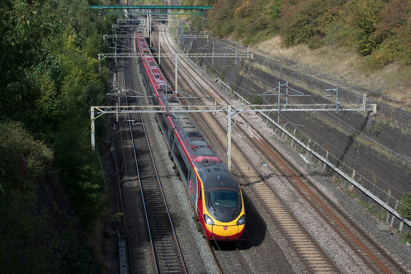 390131, VT 09.32 Glasgow Central-London Euston (1M05, 1E), Roade Cutting 
 390131 'City of Liverpool' still retains it old and as-built Virgin livery as it passes through Roade Cutting forming the 09.32 Glasgow central to London Euston. 
 Keywords: 390131 1M05 Roade Cutting