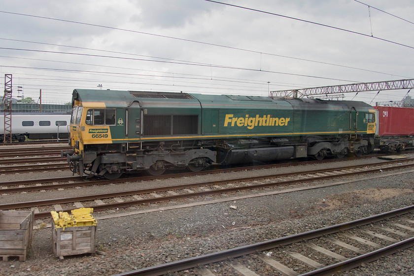 66549, down stabled Freightliner, Wembley yard 
 66549 sits at the head of an unidentified Freightliner in Wembley Yard. Close examination of the photograph reveals that there is no driver in the cab perhaps indicating that it is stabled for some time. There were no scheduled down Freightliner workings until the early hours of the next morning. 
 Keywords: 66549 down stabled Freightliner Wembley yard